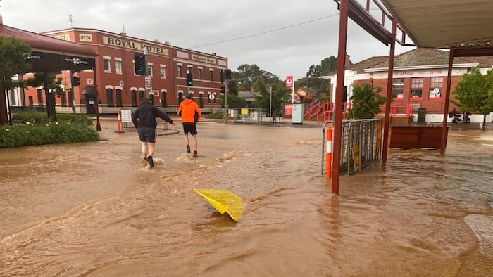 Clean-up begins in St Arnaud as flood warning moves to Charlton