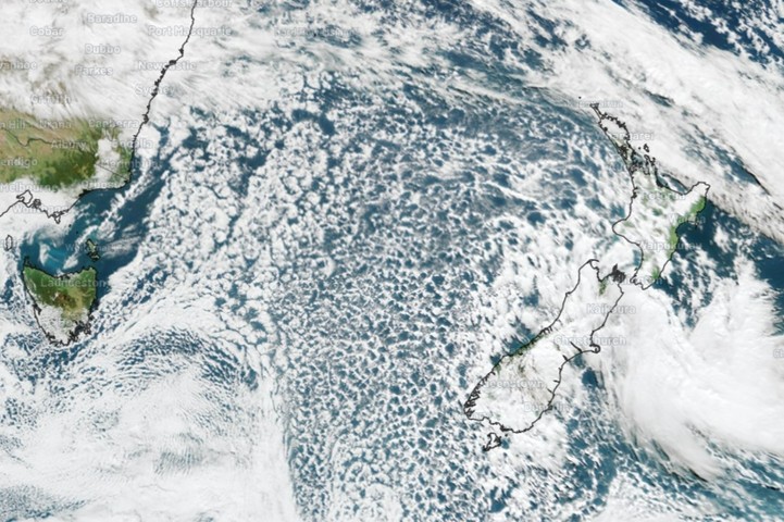 NZ slammed by bitter winds, low level snow