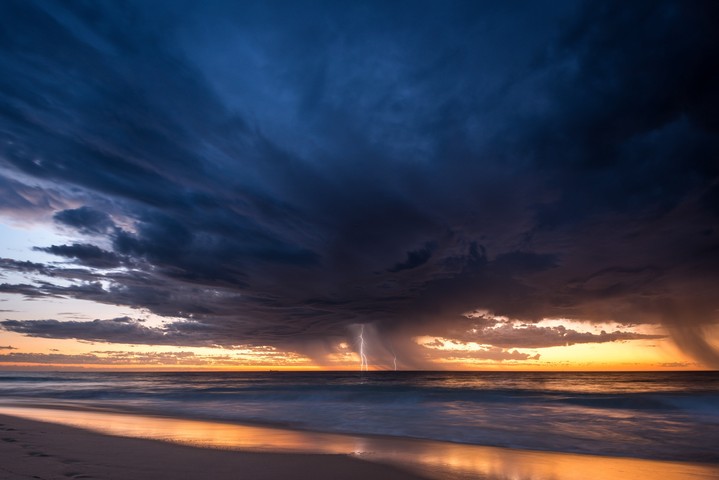 Severe thunderstorms to hit WA on Friday
