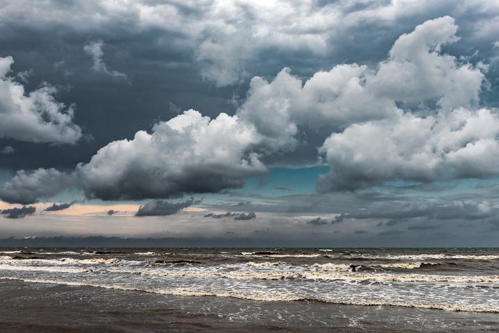 Image: Monsoonal wet season clouds were late to arrive over the Top End. Source: iStock / Armastas
