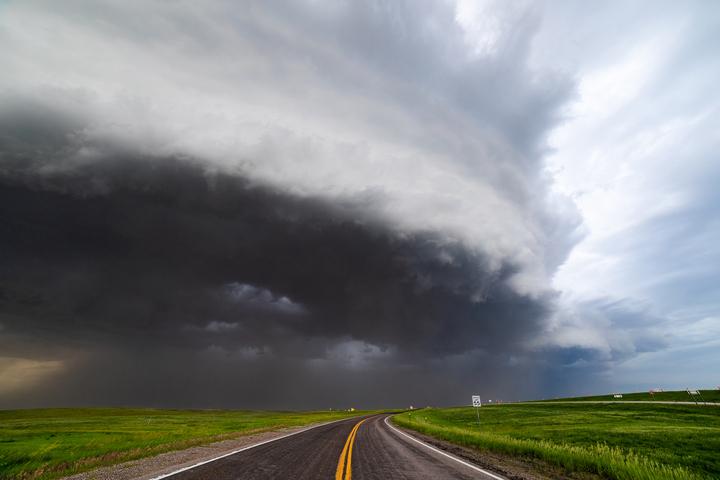 Image: A thunderstorm cloud associated with derecho in South Dakota.. Source: iStock / mdesigner125.