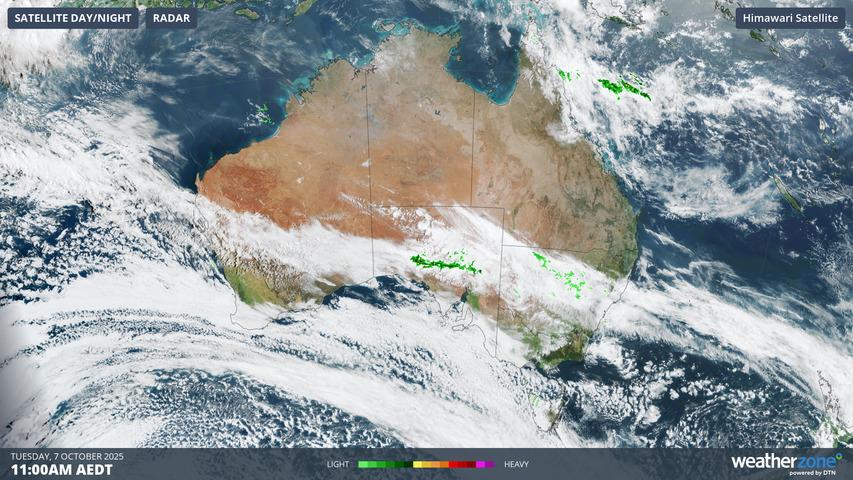 Image: The cloudband stretches from Indonesia to New Zealand. Source: Weatherzone