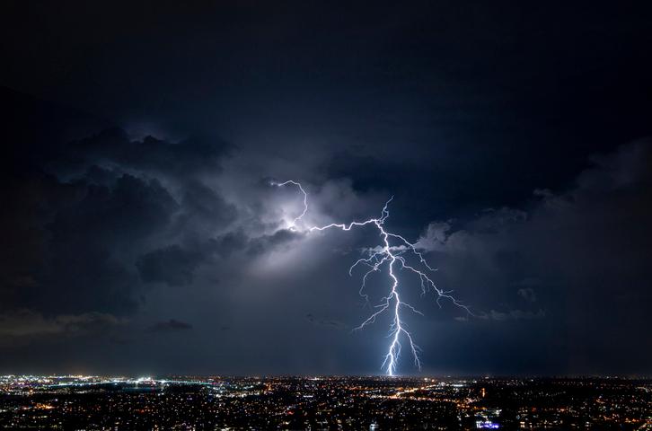 Image: Lightning will be a regular feature over parts of eastern Australia during the next six days. Source: iStock / Matt Grehan.