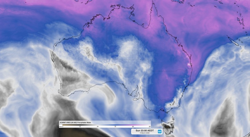 Image: Modelled precipitable water showing copious atmospheric moisture over eastern Australia on Sunday night. Source: Weatherzone.