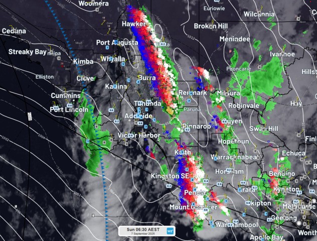Image: Severe storms crossing SA, Vic and western NSW. Source: Weatherzone