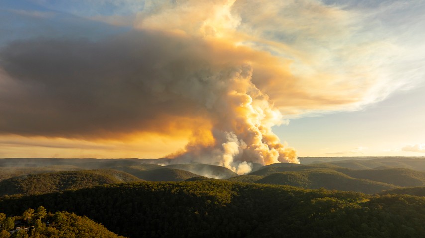 Image: Smoke over the Blue Mountains in NSW. Source: iStock / Phillip Wittke.