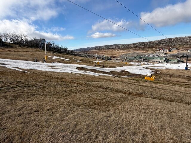 Image: The Front Valley slopes at Perisher, usually Australia’s most reliable snowmaking area, struggling in June 2026. Source: Steve Smith