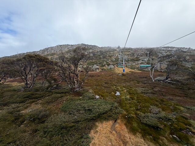 Image: A snowless expanse under the upper reaches of Perisher’s Quad express chairlift. Source: Steve Smith