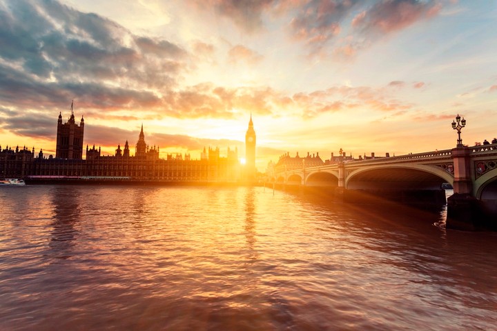 Image: Sunset in London. Source: iStock / _ultraforma_.