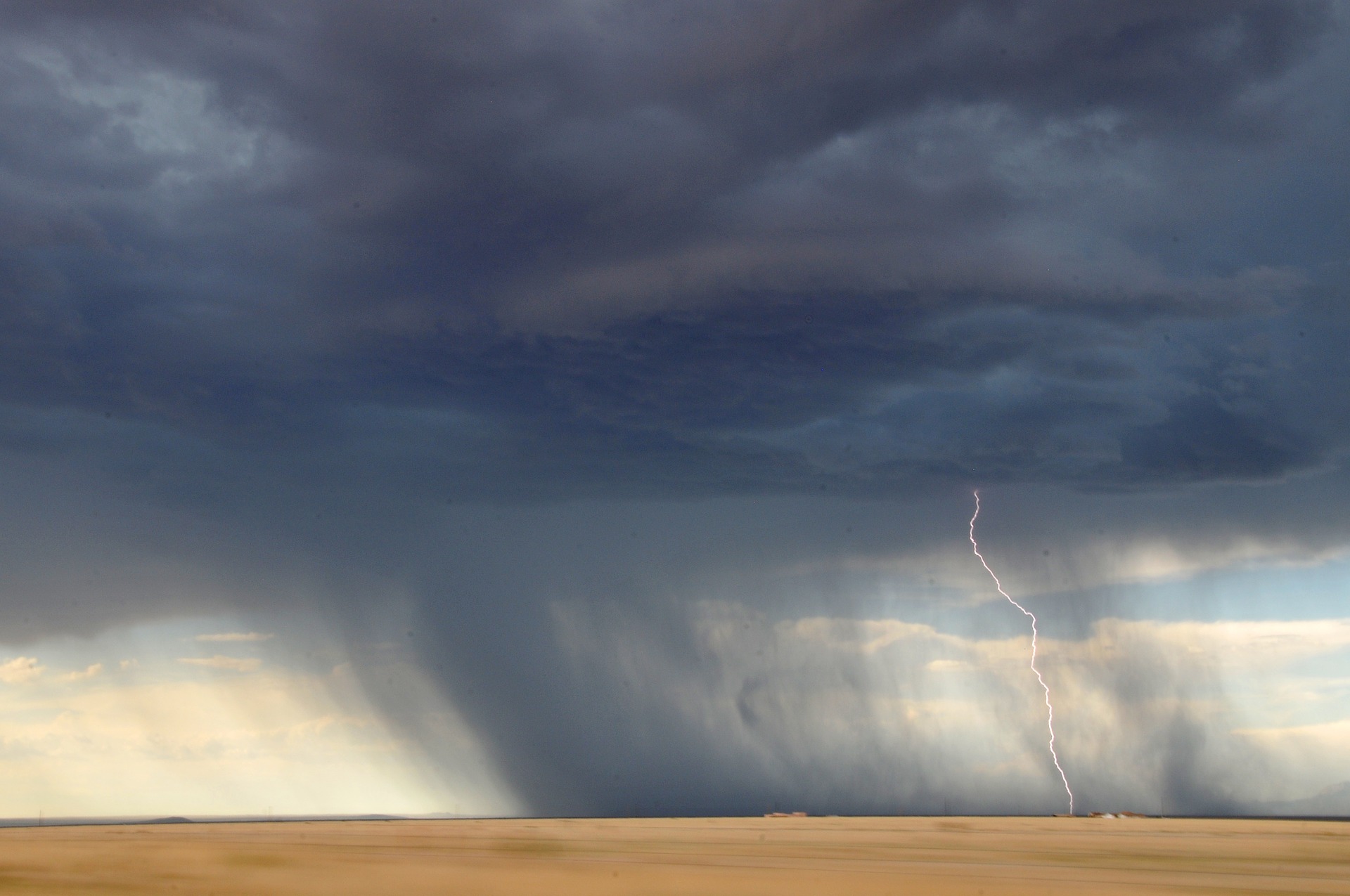 Storms to strike NSW and Queensland