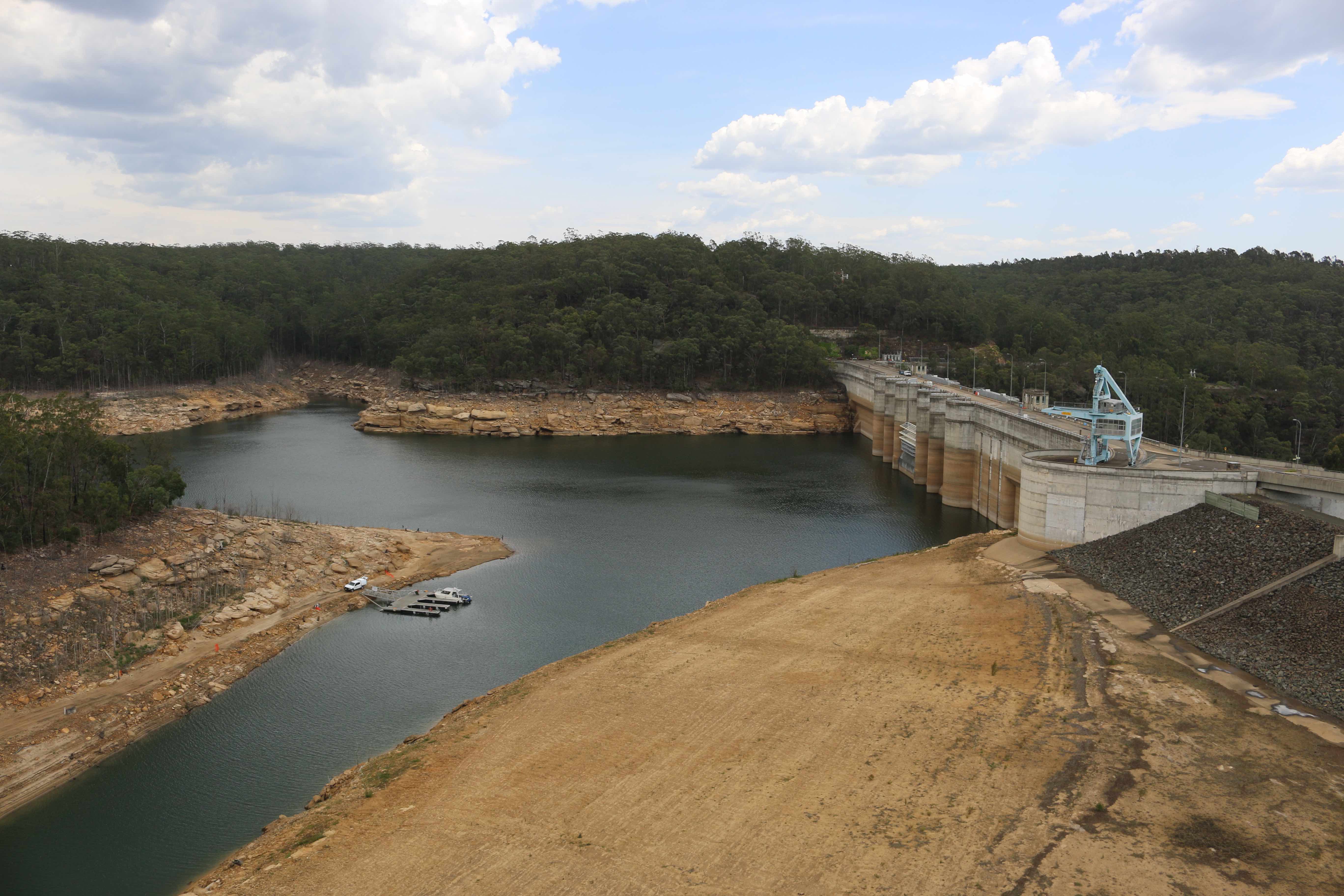 Water restrictions tightening as fires surround Sydney