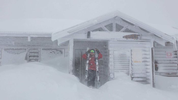 Blizzards hammer Victoria's slopes, with snow flakes 'size of 20-cent pieces' falling
