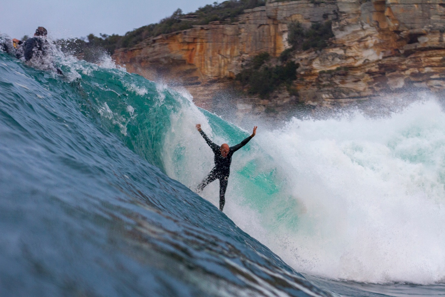 Kelly Slater surfs huge swell in Sydney