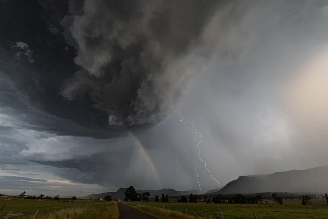 Rain, lightning and a rainbow in one spectacular photo
