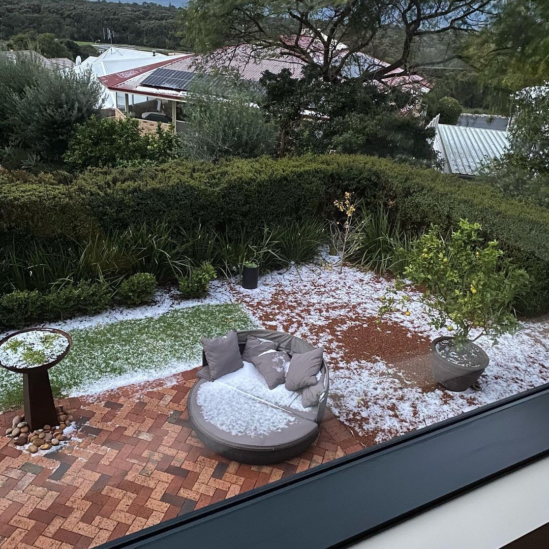 Hail in WA, with snow a chance this morning 