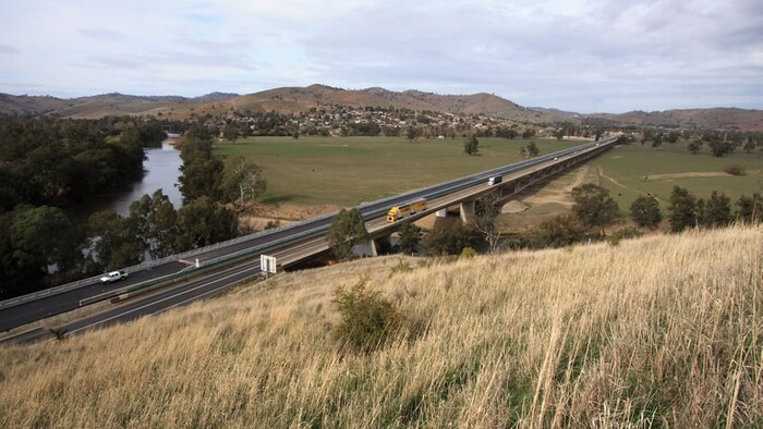 National Road Transport Association calls for upgrade to major Hume Highway bridge at Gundagai
