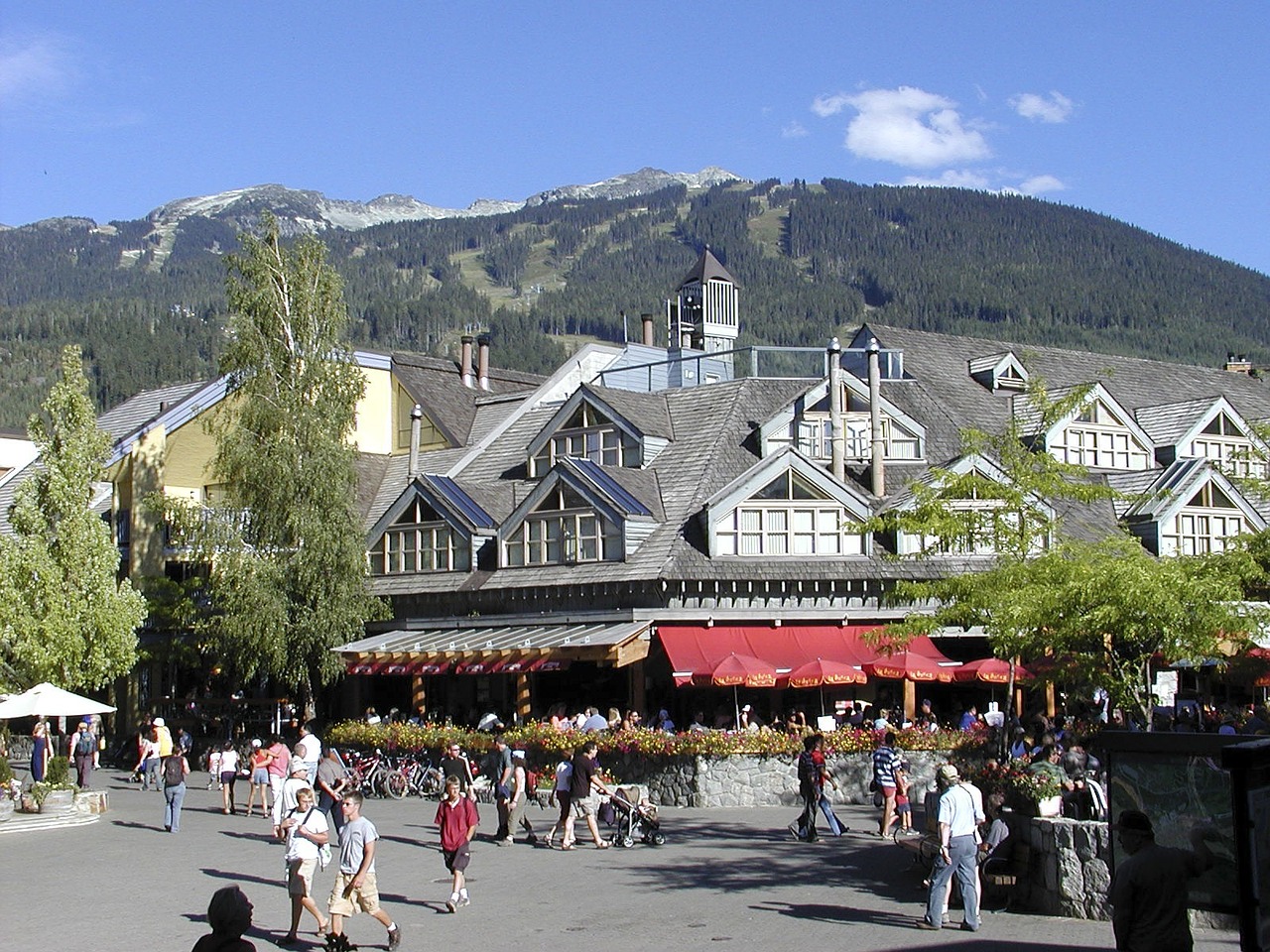 Whistler ski resort tops 41 degrees as heatwave bakes western Canada