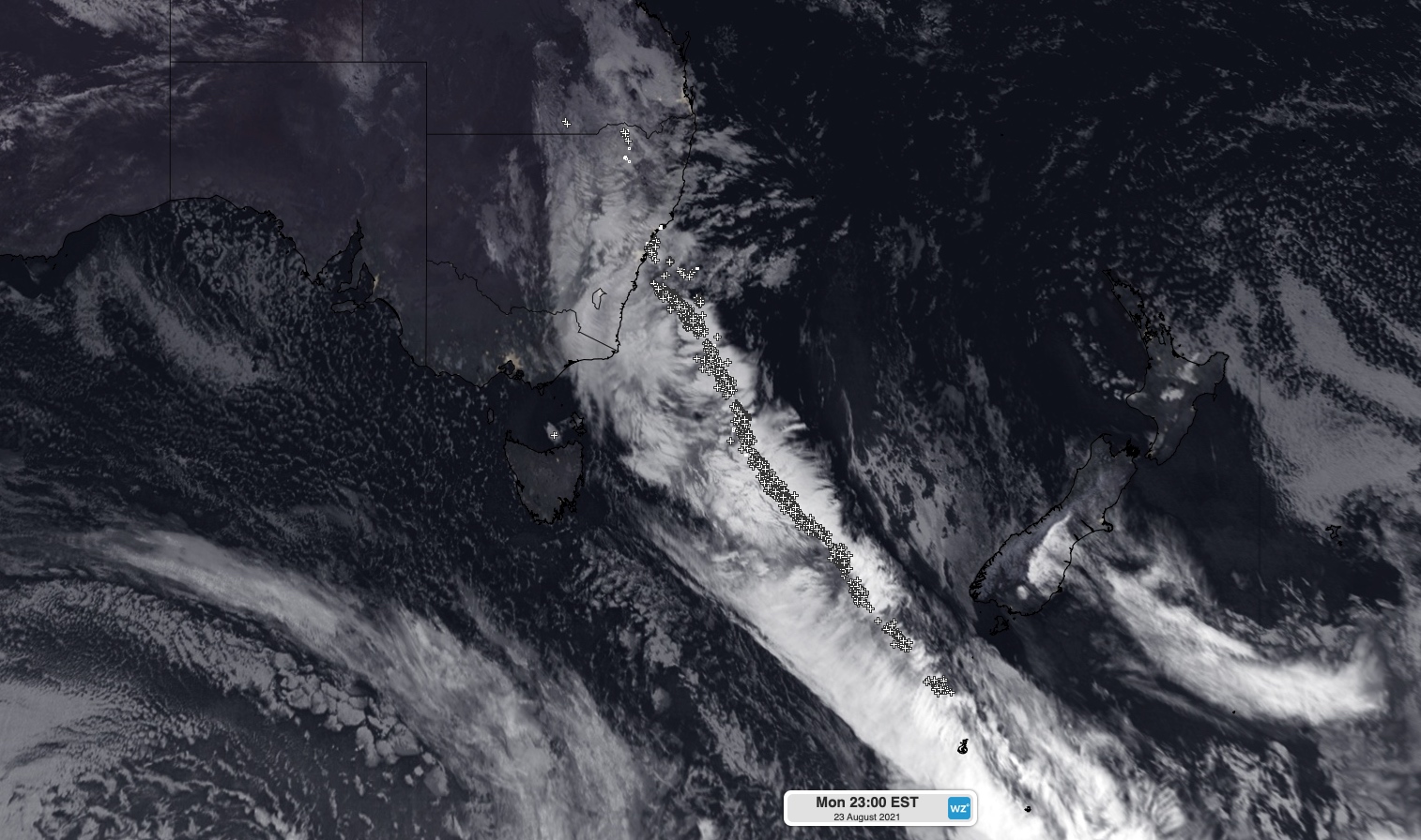 2000 km line of lightning from Australia to NZ