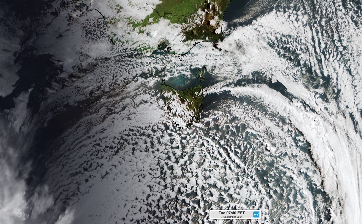 Tasmania buffeted by winds as strong as Cat 2 tropical cyclone