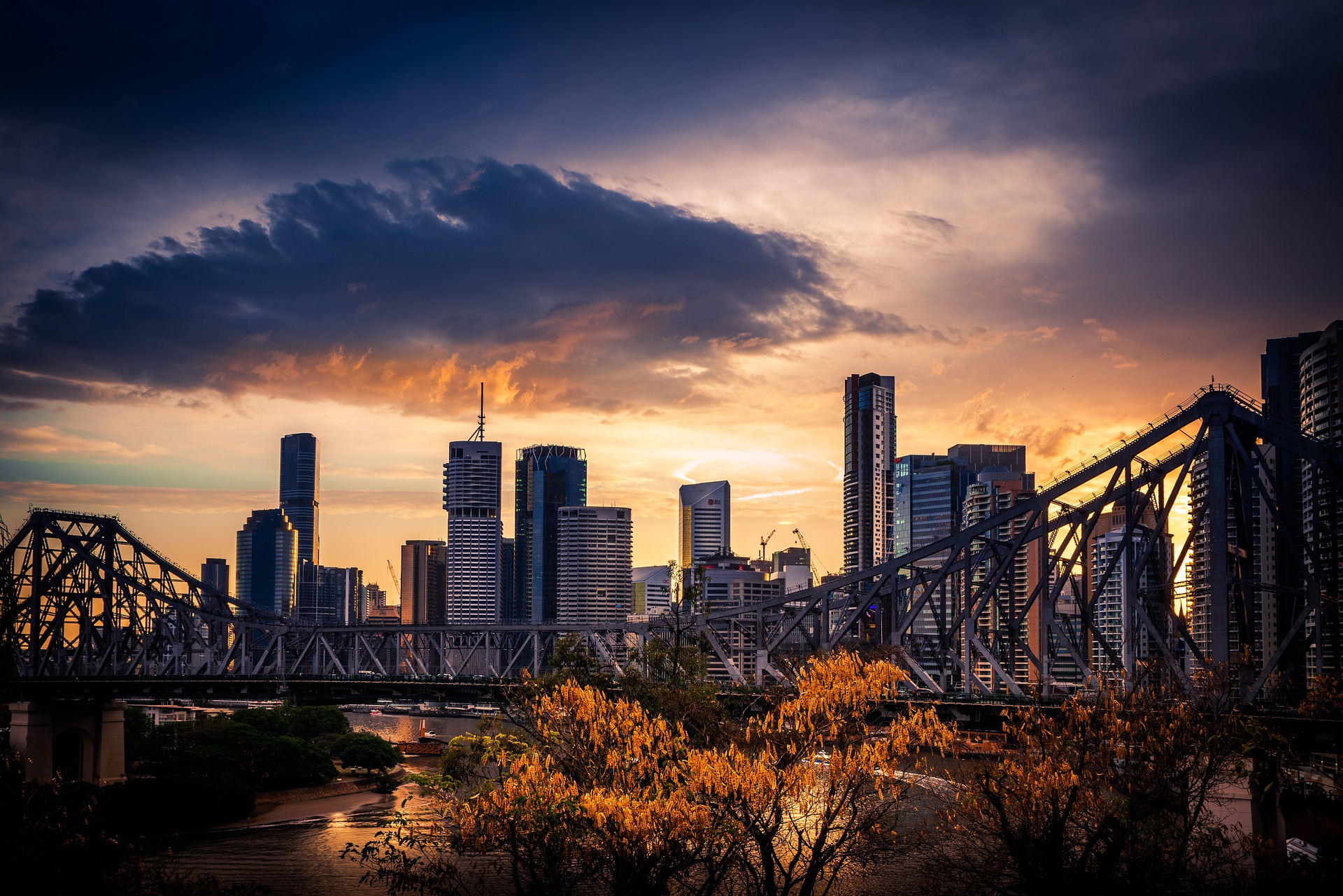 Warm weather causing spike in QLD fire danger