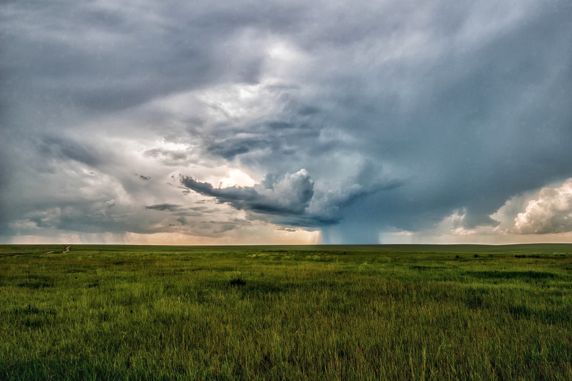 Rain looms with northwest cloud band on the horizon