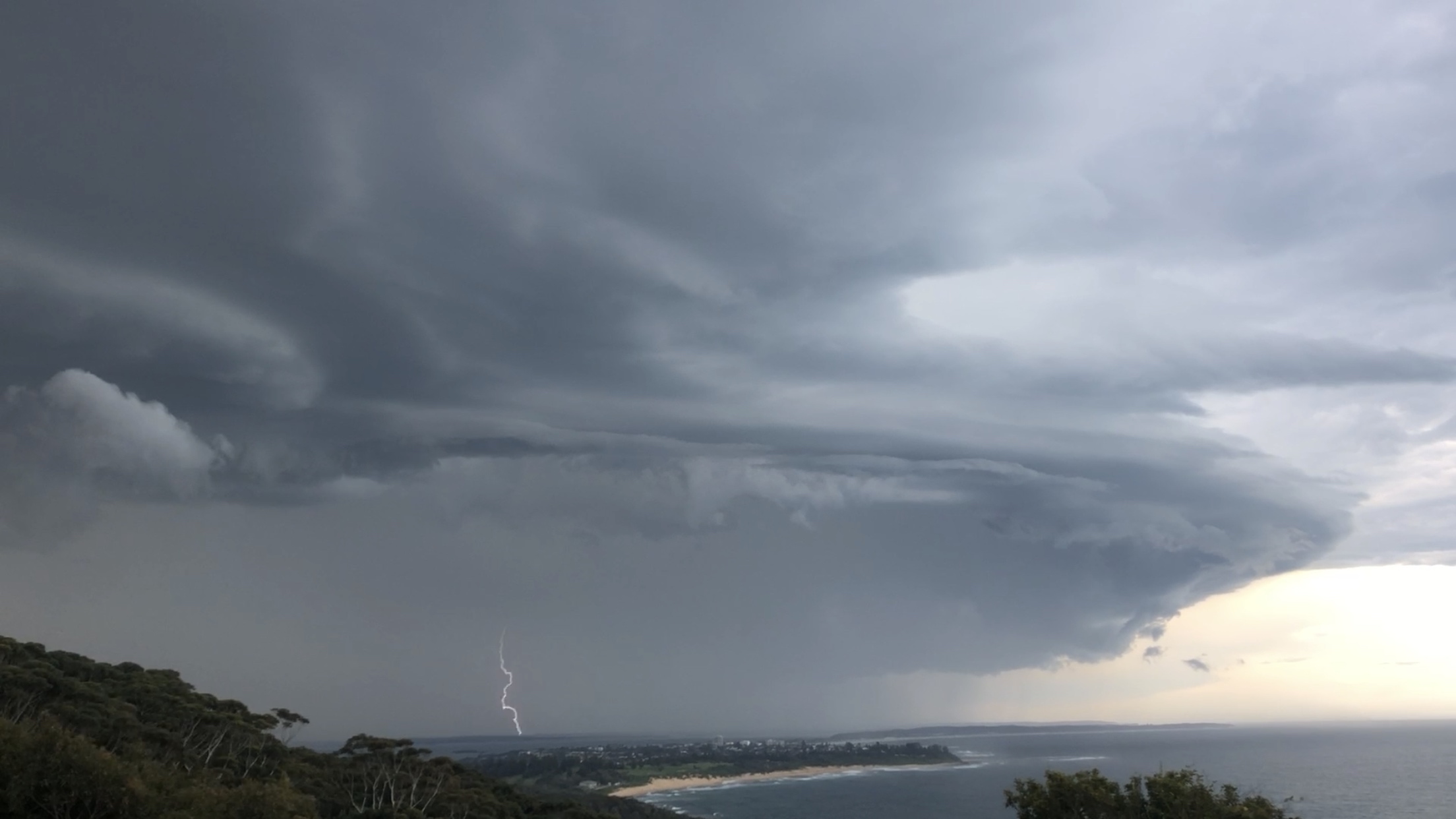 Dangerous day of storms in eastern Australia 