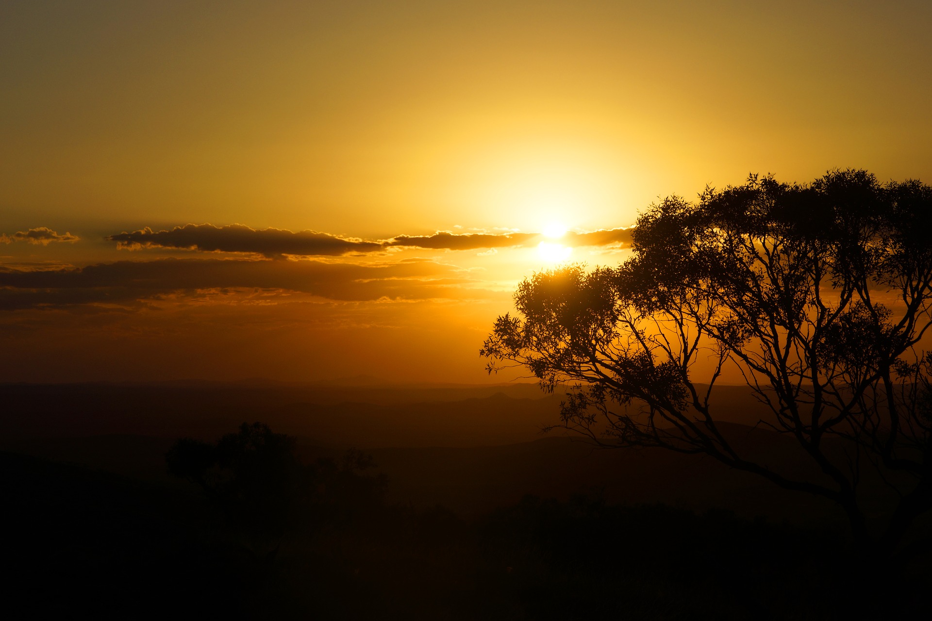 Record-challenging October heatwave in central and northern Australia