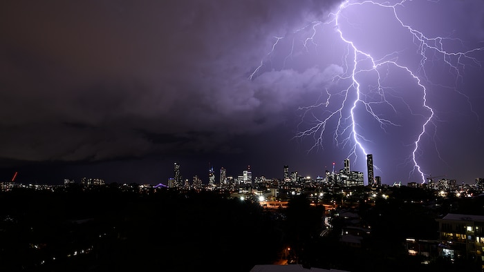 BOM forecasts more storms for southern Queensland after wild day across the state