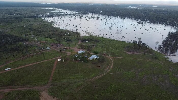 Man dies in Central Queensland after ute washed off Gregory Highway by floodwaters