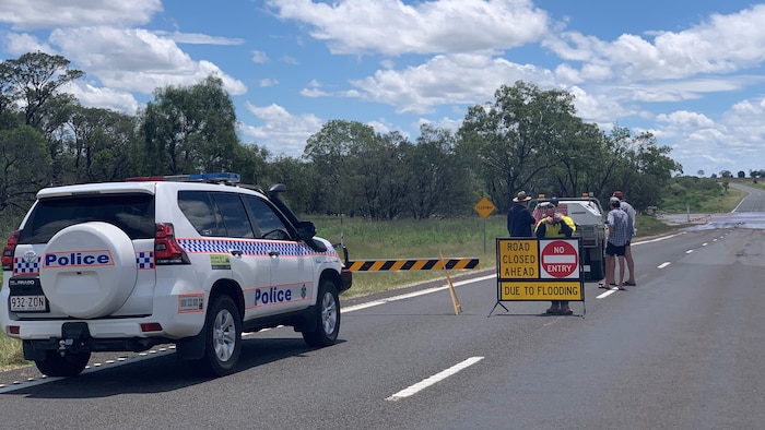 Man dies in Central Queensland after ute washed off Gregory Highway by floodwaters