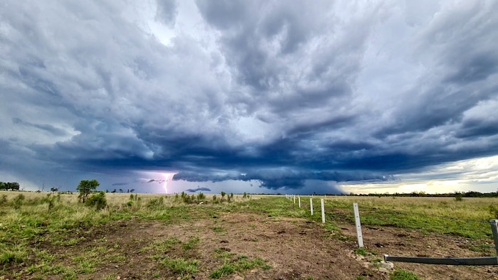Evacuations urged in Queensland town of Inglewood with more rain expected and Coolmunda Dam overflowing
