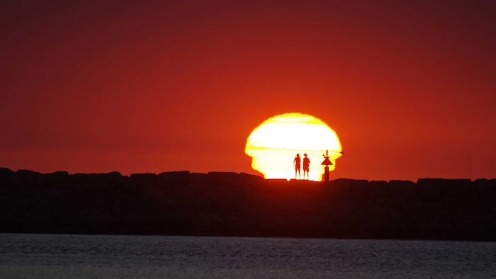 Extreme heatwave forecast for Kimberley, Pilbara, with temperatures set to stay above 40C for a week