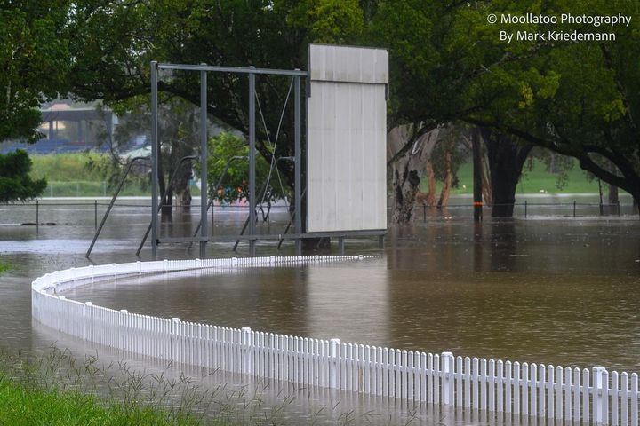 Locals stranded on roofs in unprecedented Lismore flood