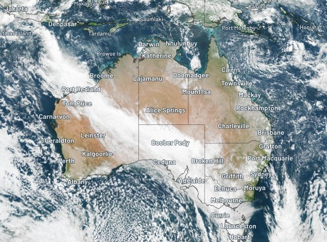 Massive northwest cloudband from Indonesia to Tasmania