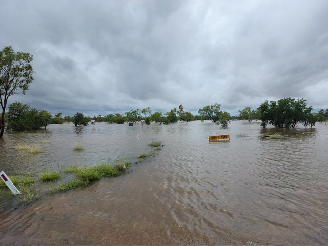 Record flooding after 800 mm inundates Fitzroy River in WA