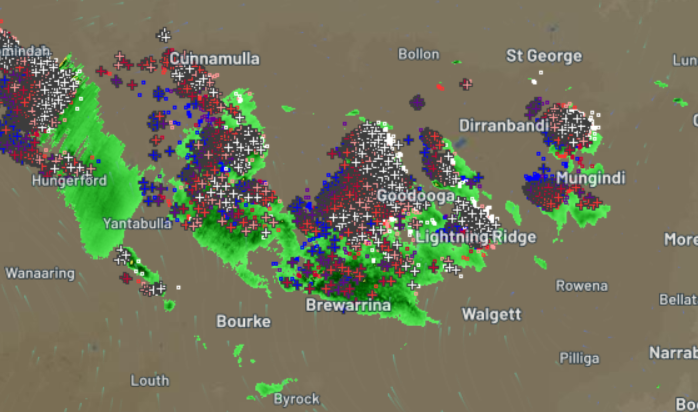 Huge outbreak of lightning at Lightning Ridge