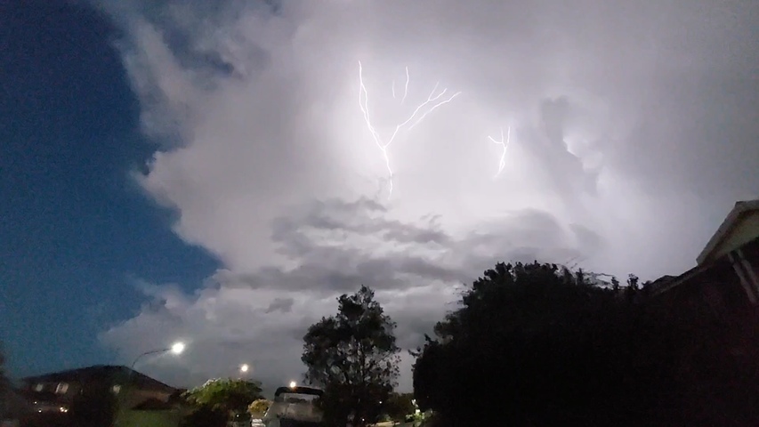 Storms electrify Sydney, bringing Campbelltown Carols to a grinding halt 