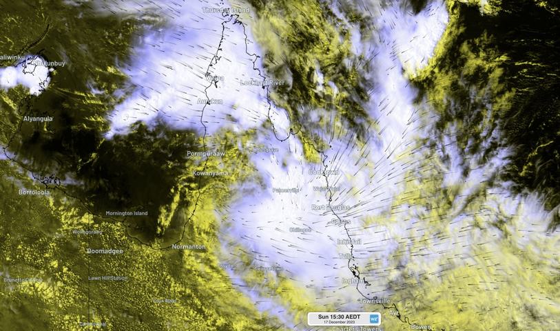 Cairns major flood after 1 metre of weekend rain