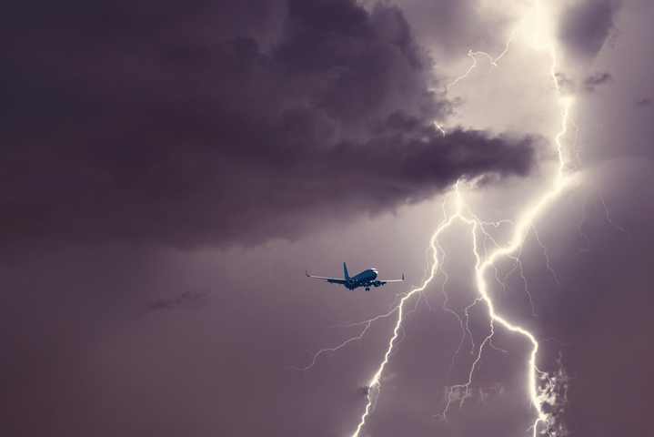 Flights grounded after 40,000 lightning strikes surround Melbourne