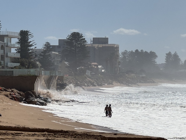 Image: Coastal erosion may return to Narrabeen-Collaroy Beach with powerful swells in the coming days.. Source: Felix Levesque